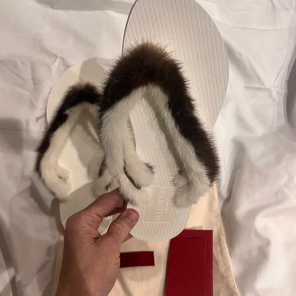 Authentic Valentino Garavani Mink Flip Flops In White Fur Size 40